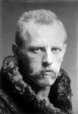Fridtjof Nansen a fost exploratorul care
a demarat in mod semnificativ efortul de
explorare si cunoastere a Polului Nord,
dovedind ca nefondata credinta in
existenta unui continent aflat la pol,
ci ...