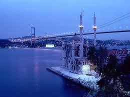 Orasul Istanbul, din Turcia, este singurul oras din lume situat pe doua continente, Europa si Asia. Partea europeana este unita...