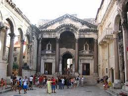 Palatul lui Diocletian, din Split, Croatia. Diocletian a fost unul din putinii imparati, care, dupa 21 de ani de domnie a...