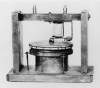 La 14 ianuarie, 1876, a fost brevetat
telefonul, in Statele Unite, separat, de
catre Graham Bell si Elisha Gray, desi
cei doi lucrasera impreuna la acest
proiect.   Graham Bell a depus
totusi cu doua ...