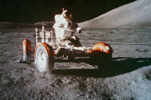 Ultima persoana care a pasit pe Luna este astronautul american Eugene Cernan, pe 14 decembrie, 1972. El a fost ultimul, din cei...